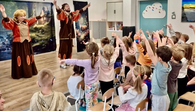 „Zaczarowany jelonek” – czyli teatr w naszym przedszkolu i żłobku.