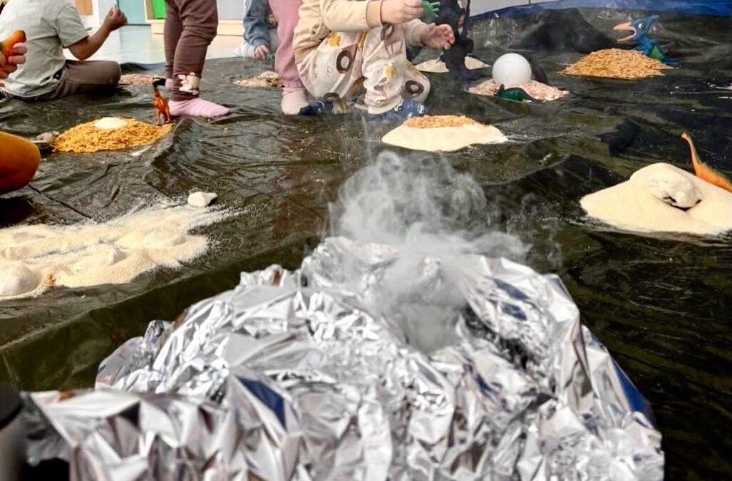 Witajcie w&nbsp;świecie dinozaurów, wulkanów, dymiących gejzerów!