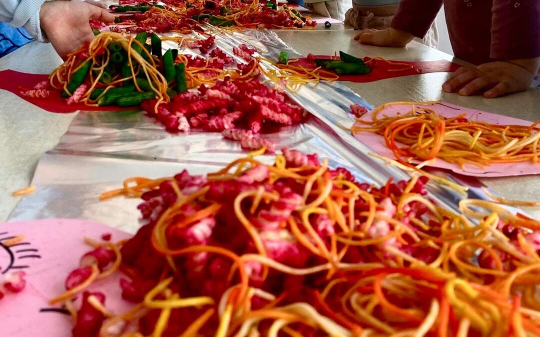 Co można zrobić z&nbsp;makaronu? Spaghetti Bolognese? Można.  Ale&nbsp;to&nbsp;nudne! Z&nbsp;makaronu można zrobić włosy :)